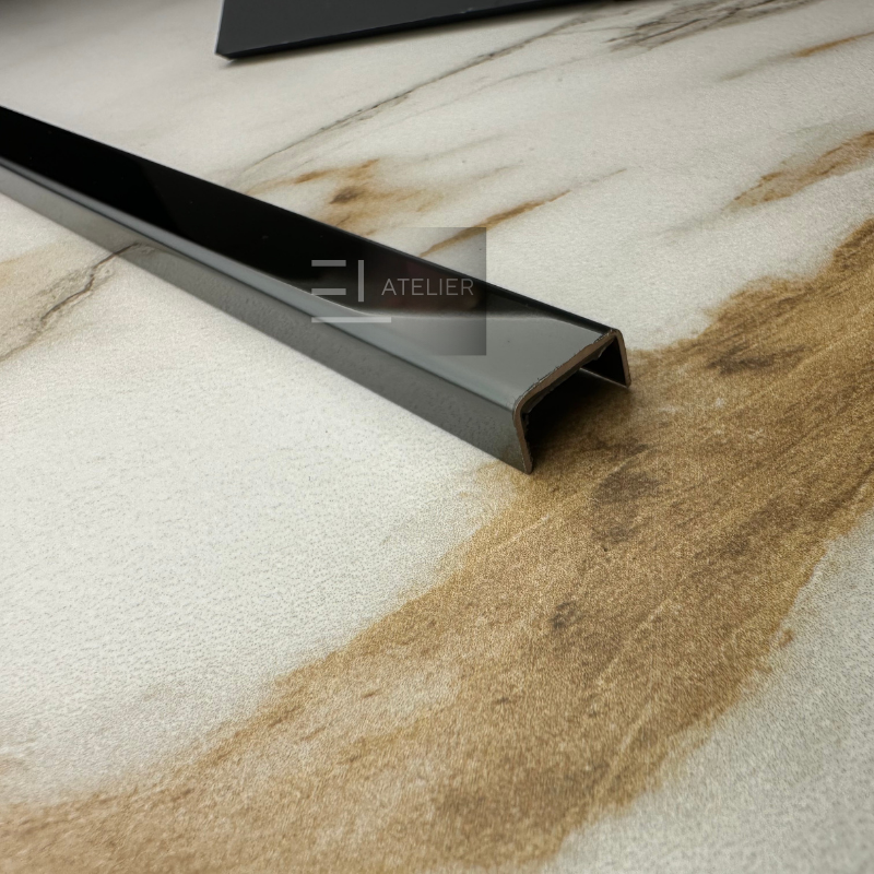 Profil U inox negru lucios 15mm detaliu finisaj premium delimitare margini