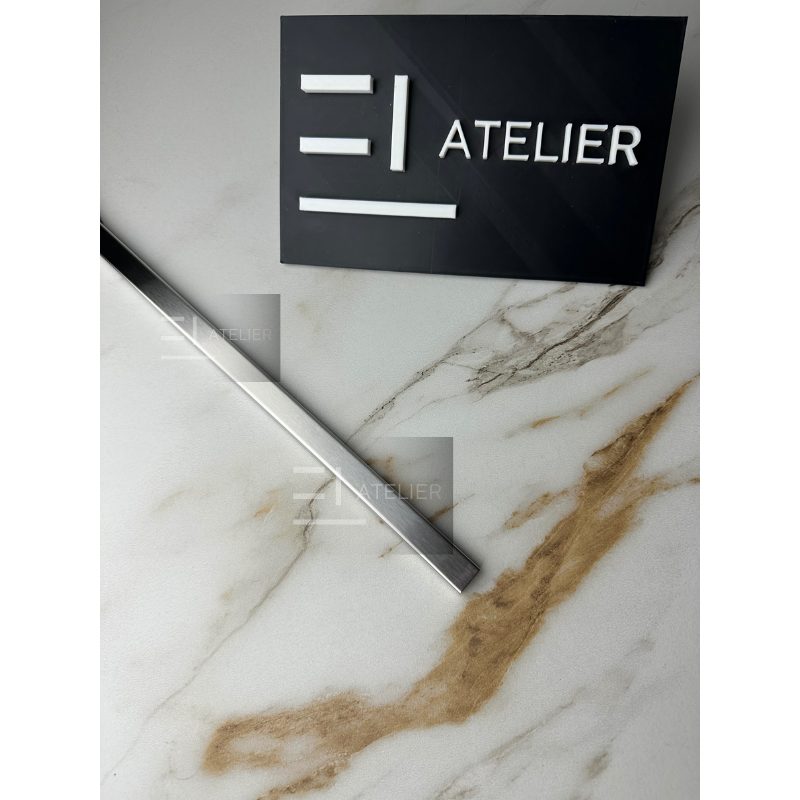 Detaliu profil U inox argintiu mat protecție margini pereți 15mm