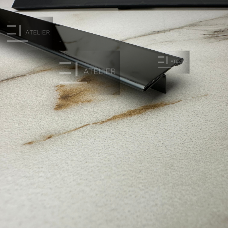 Profil T inox negru lucios 20mm detaliu textura lucioasă premium
