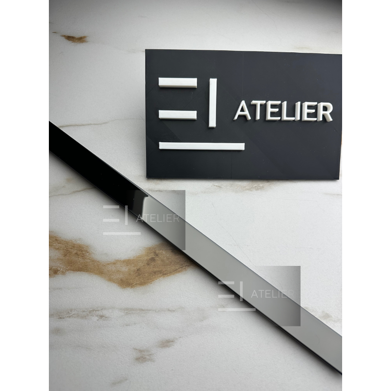 Detaliu profil trecere inox negru lucios separare gresie parchet 25mm