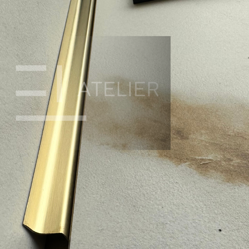 Detaliu profil interior inox auriu mat protecție muchii faianță 10mm