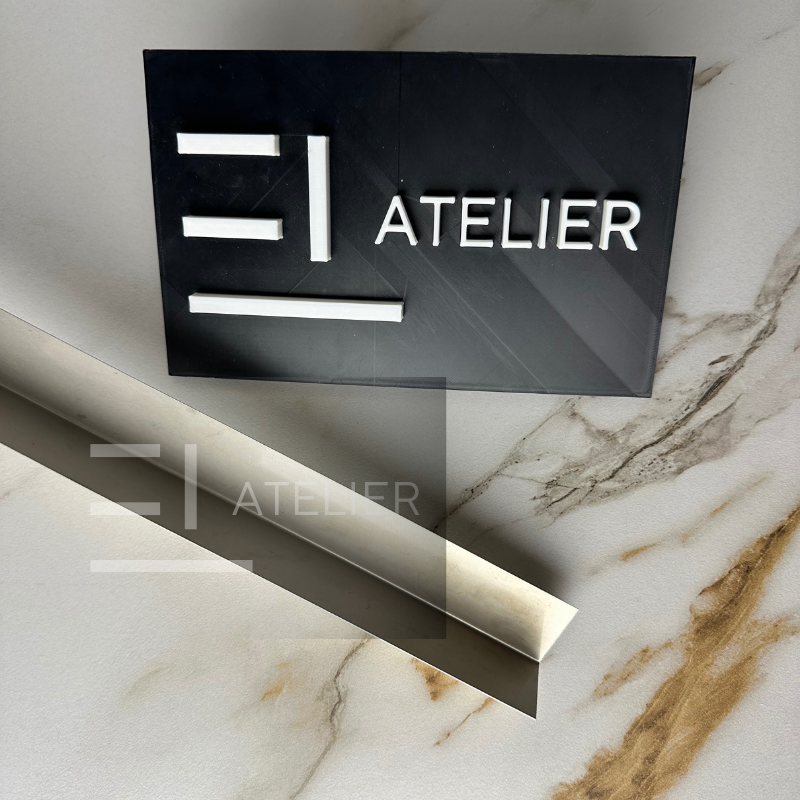Detaliu profil L inox auriu mat protecție colțuri pereți mobilier 30x30mm