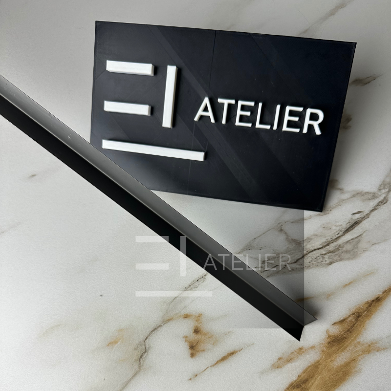 Detaliu profil L inox negru mat protecție colțuri pereți mobilier 10x10mm