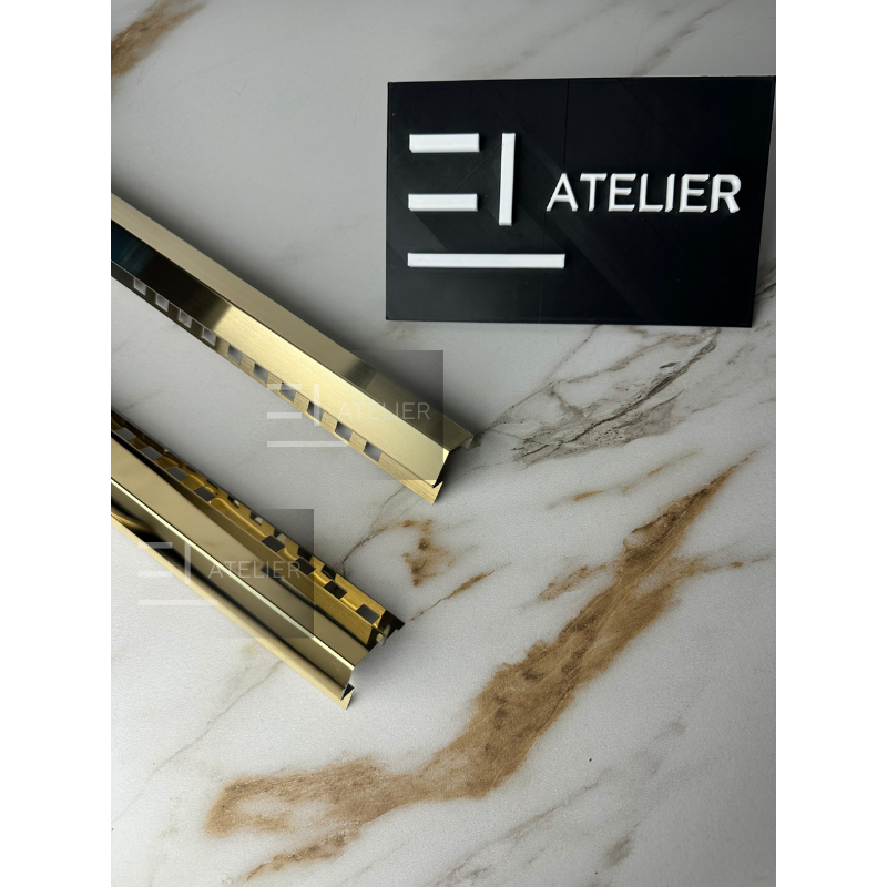 Detaliu profil L colț inox auriu mat protecție colțuri gresie 25x25mm 10mm
