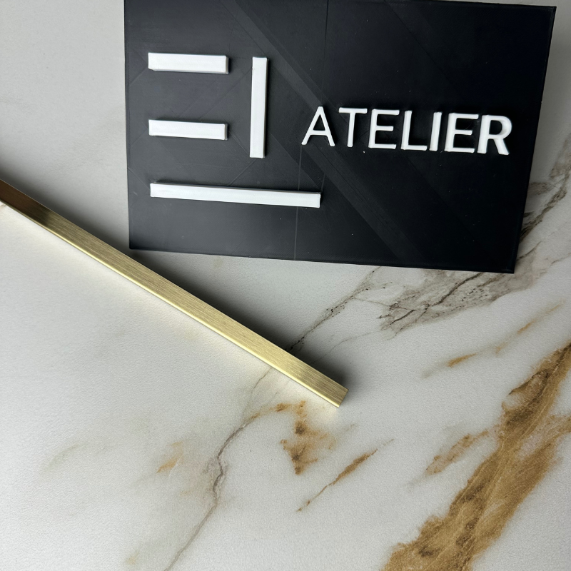 Detaliu profil L inox auriu mat protecție colțuri pereți mobilier 20x10mm