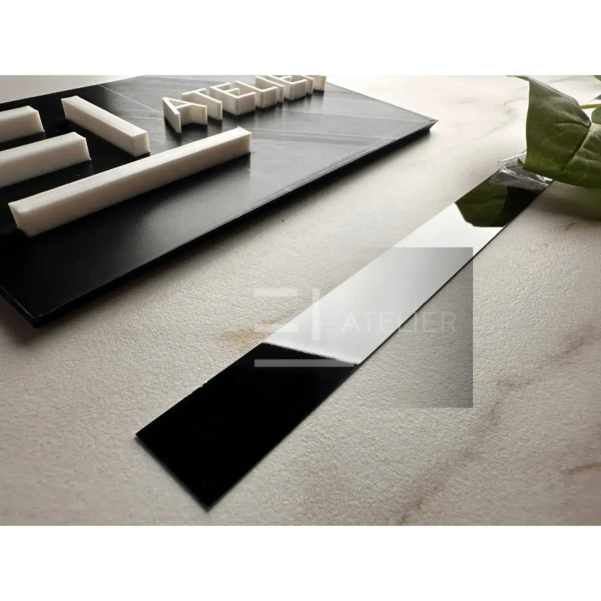 Profil Decorativ din Inox Platbanda Negru Lucios EL Atelier pentru Pereti si Mobilier 